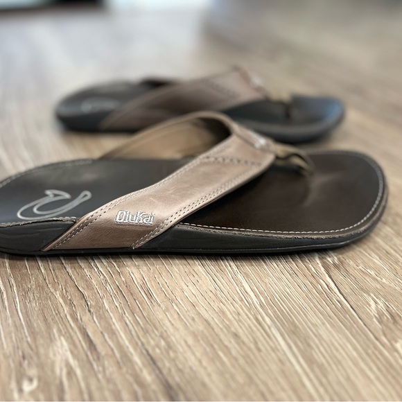 Olukai Men’s Flip Flops Size 11 - Picture 2 of 4